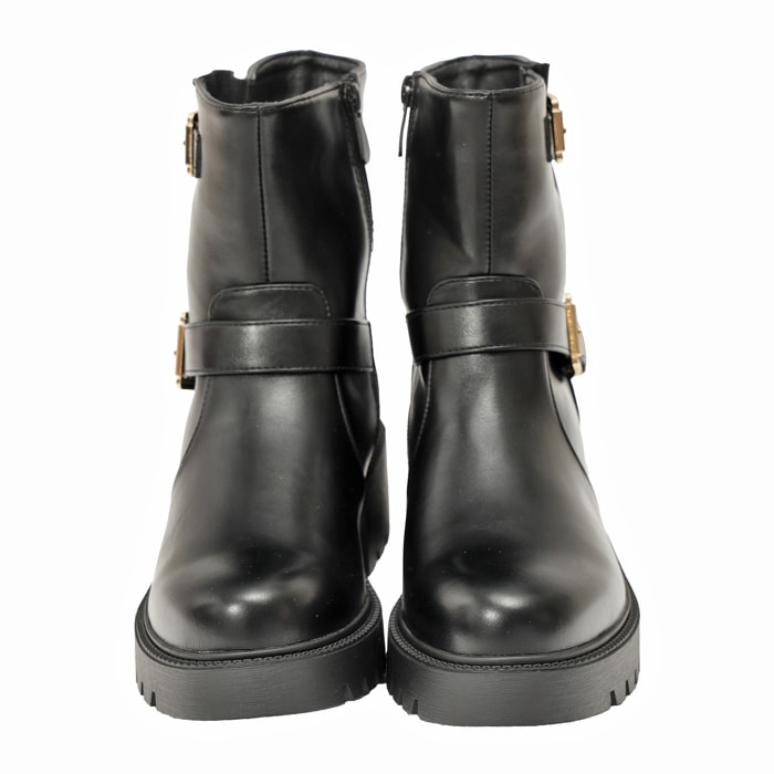 Stivaletti in simil pelle con fondo in gomma