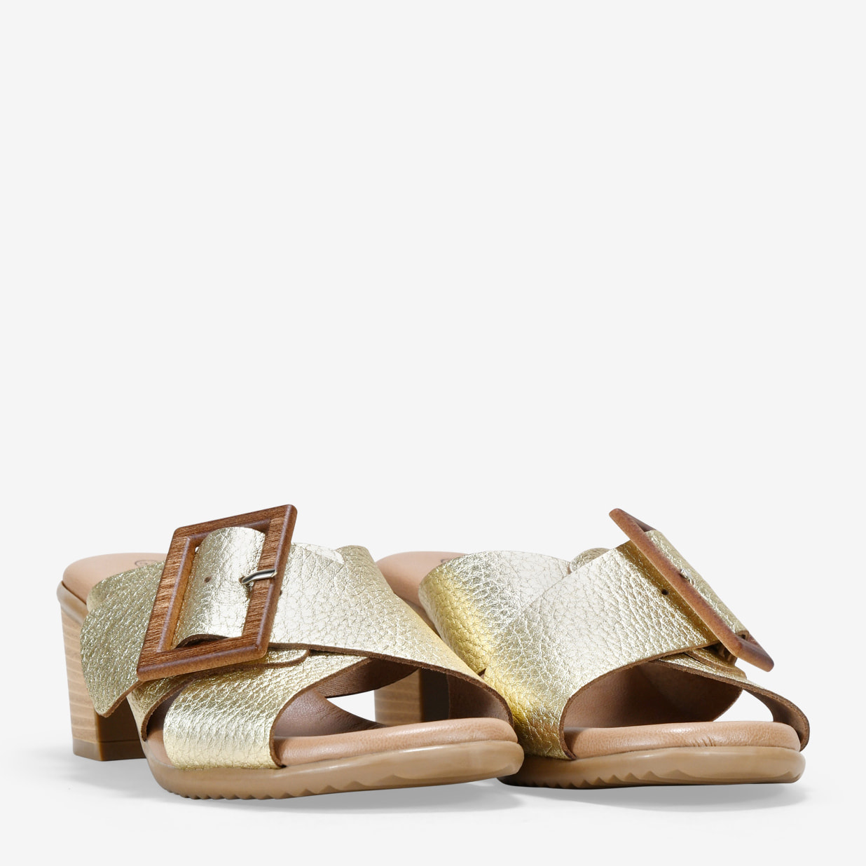 Sandalias con tacón doradas en piel