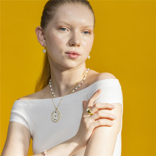 Anillo con Madreperla Blanca acabado oro 18k