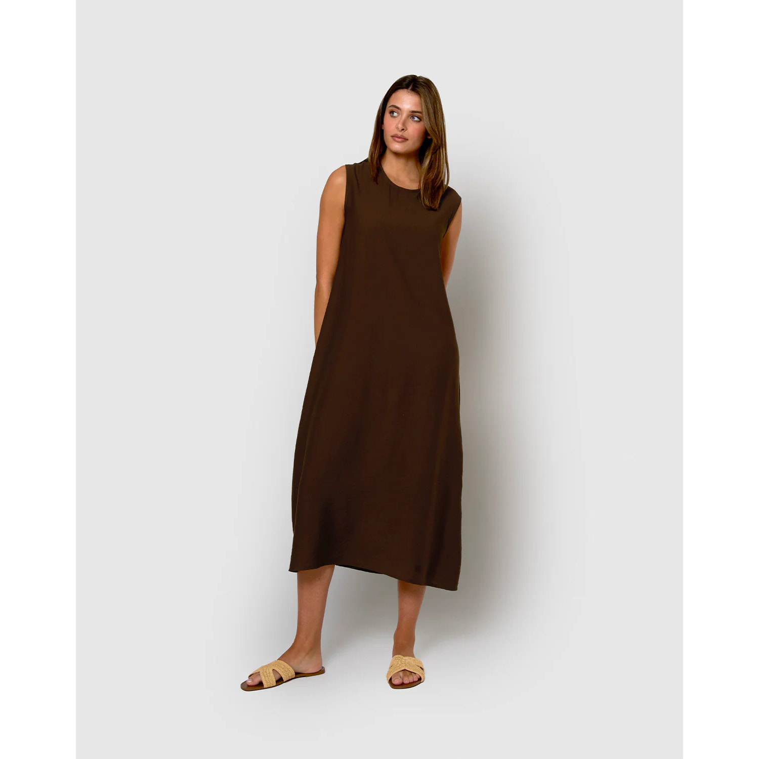 Vestido largo sin mangas fluido chocolate