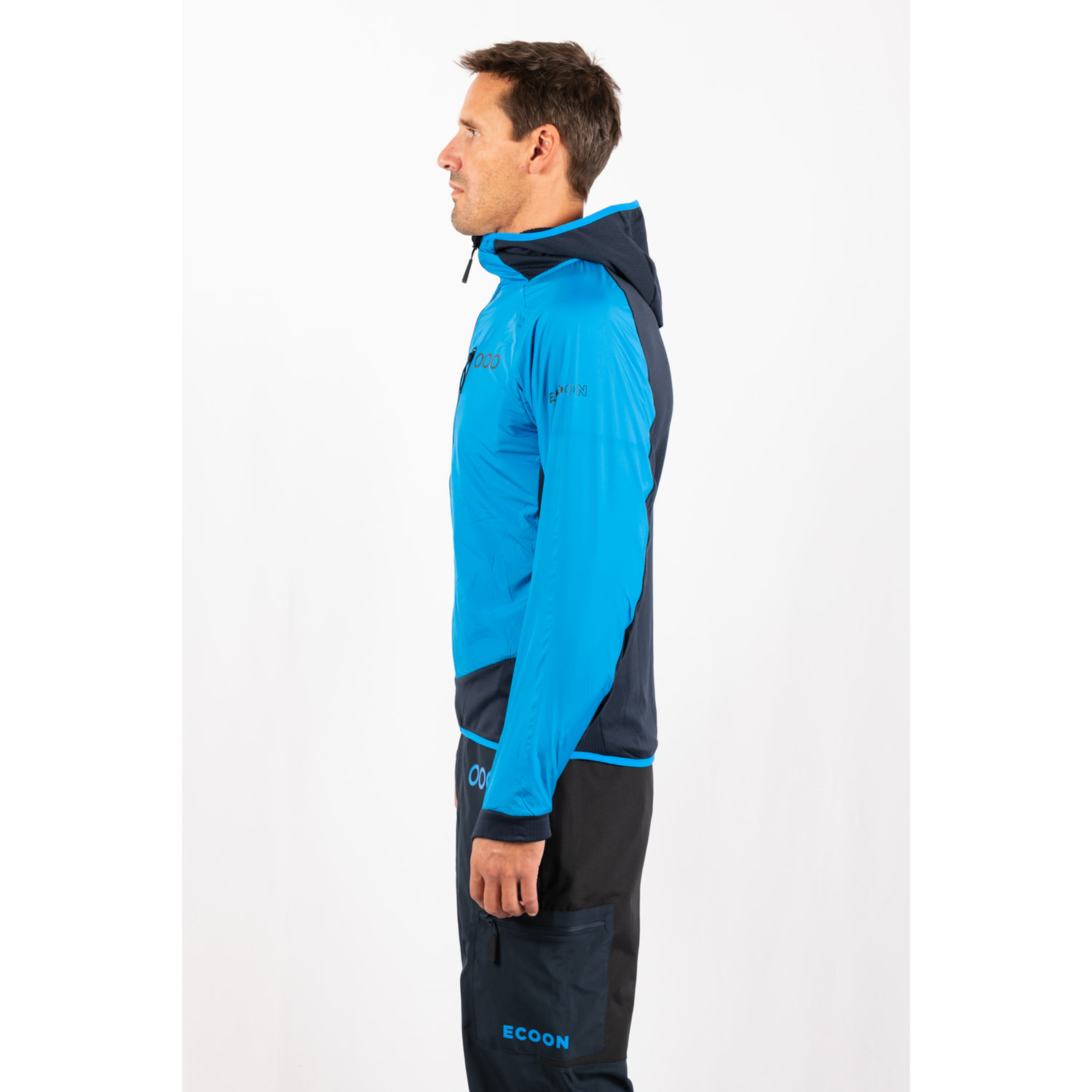 Chaqueta ECOActive Light Insulated Hybrid Jacket with cap marca ECOON - Azul claro / Azul