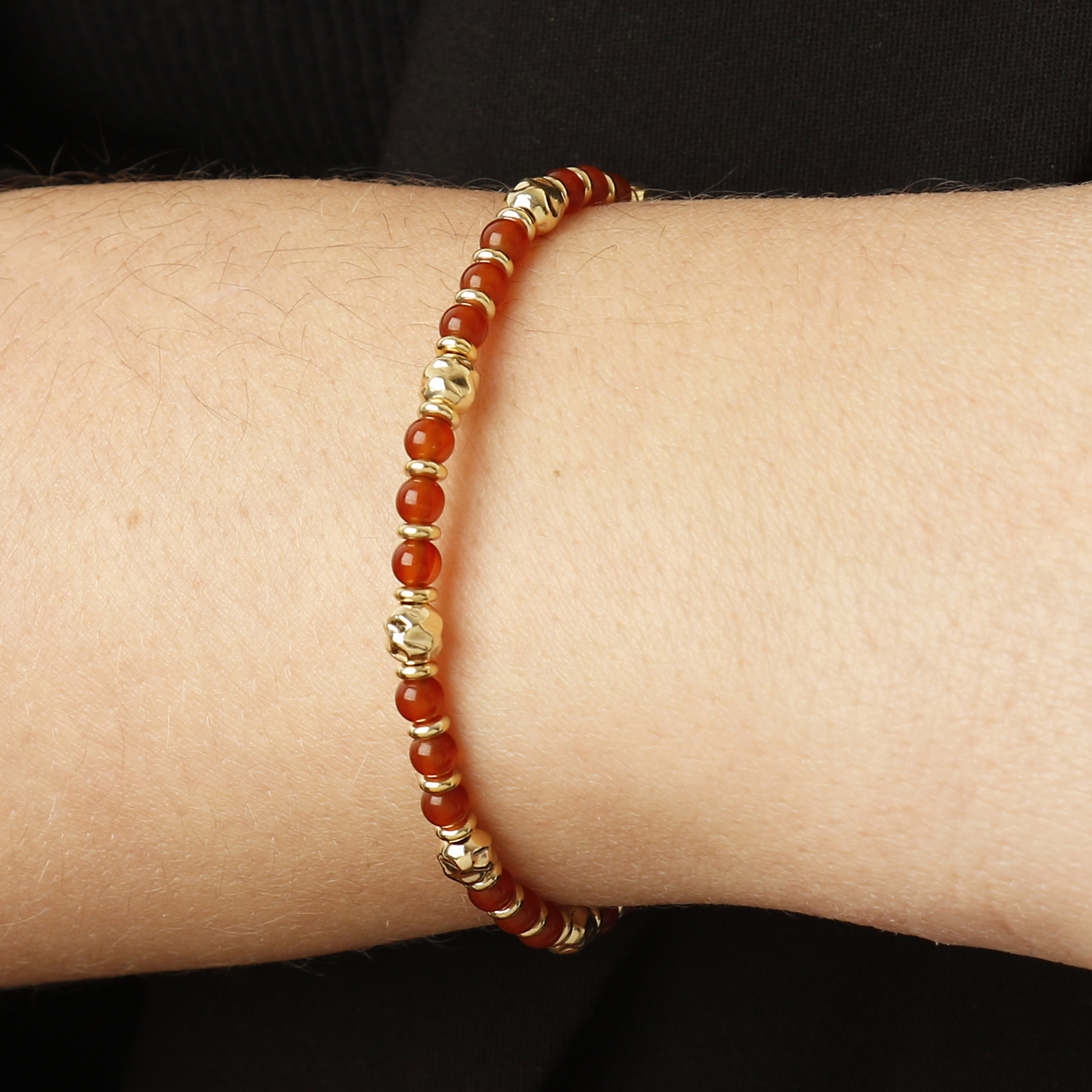 Bracciale in Argento 925 placcato Oro Giallo 18Kt con Sfere Martellate e Corniola Rossa