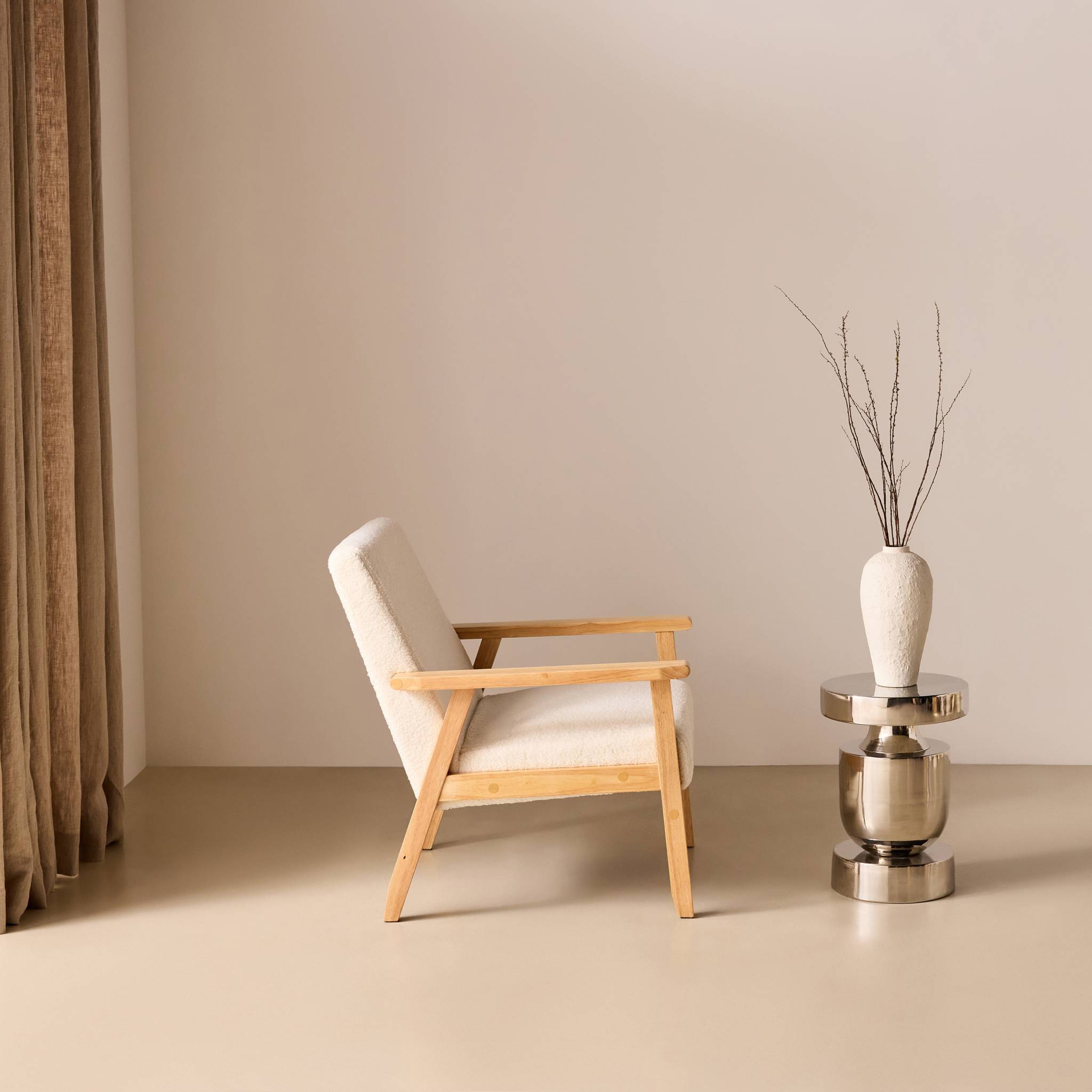 Fauteuil scandinave bois de peuplier, d'hévéa et bouclette ISAK