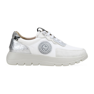 Zapatillas deportivas beige con cordones elásticos