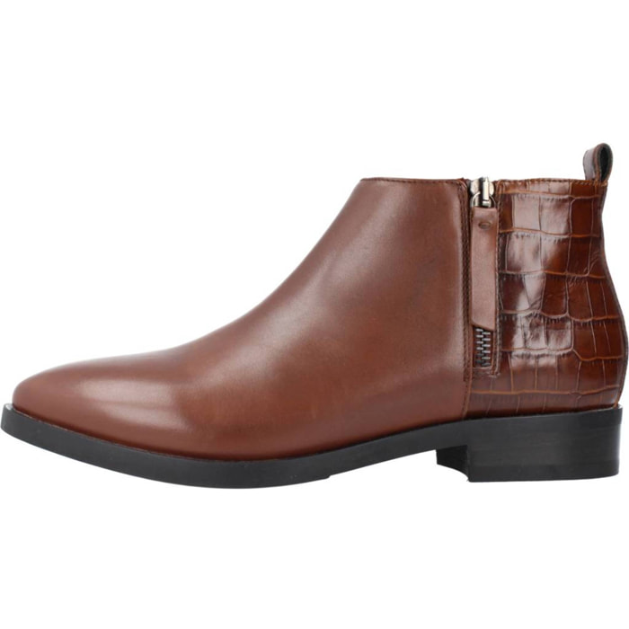 Botines Mujer de la marca GEOX  modelo DONNA BROGUE F MARRON