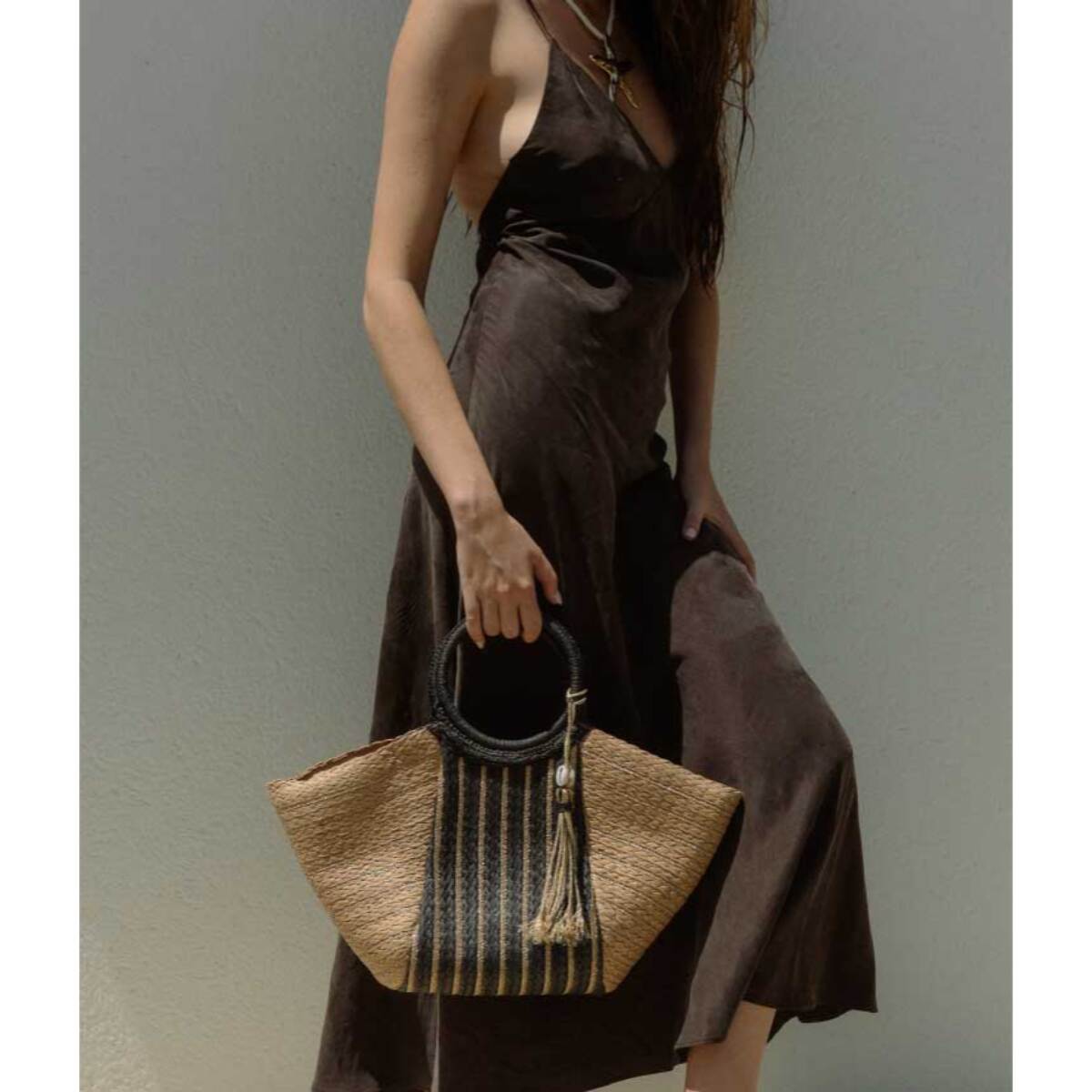 Bolso de mano rafia negra