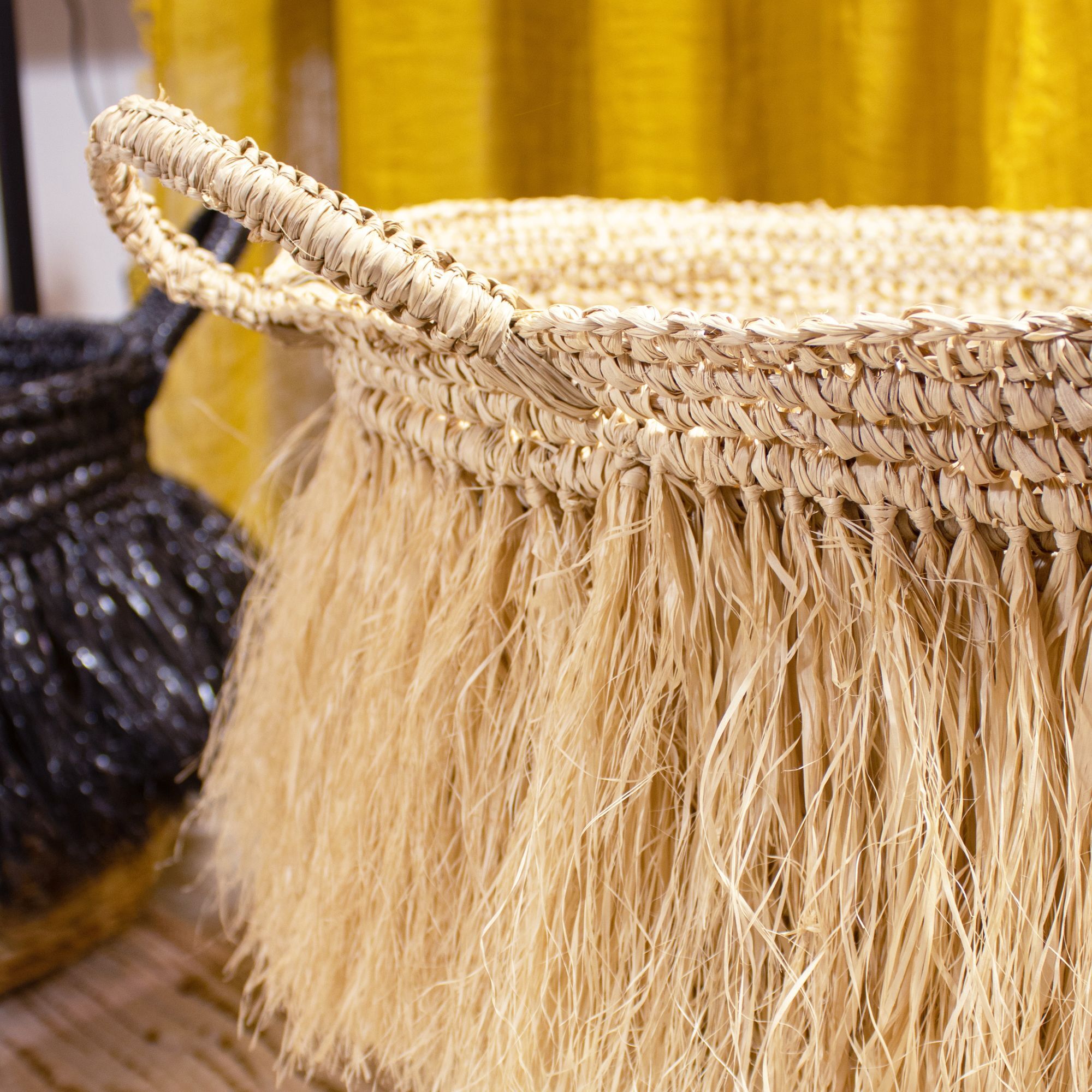 Panier à franges en raphia naturel avec anses 48cm LUYS