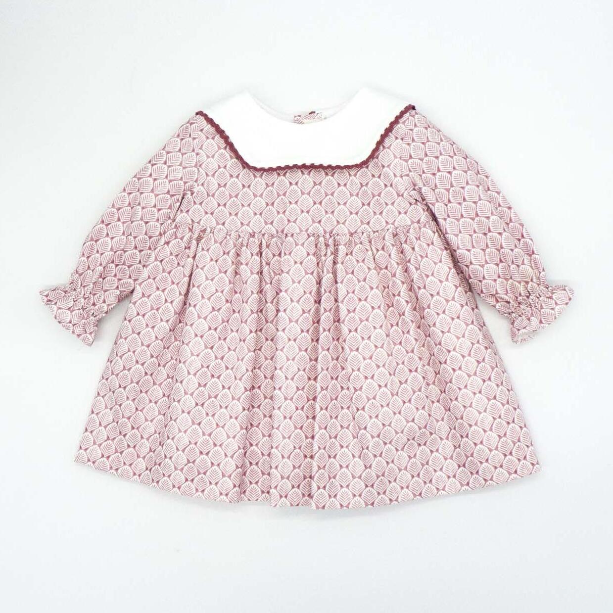 Vestido hojas malva con cuello blanco