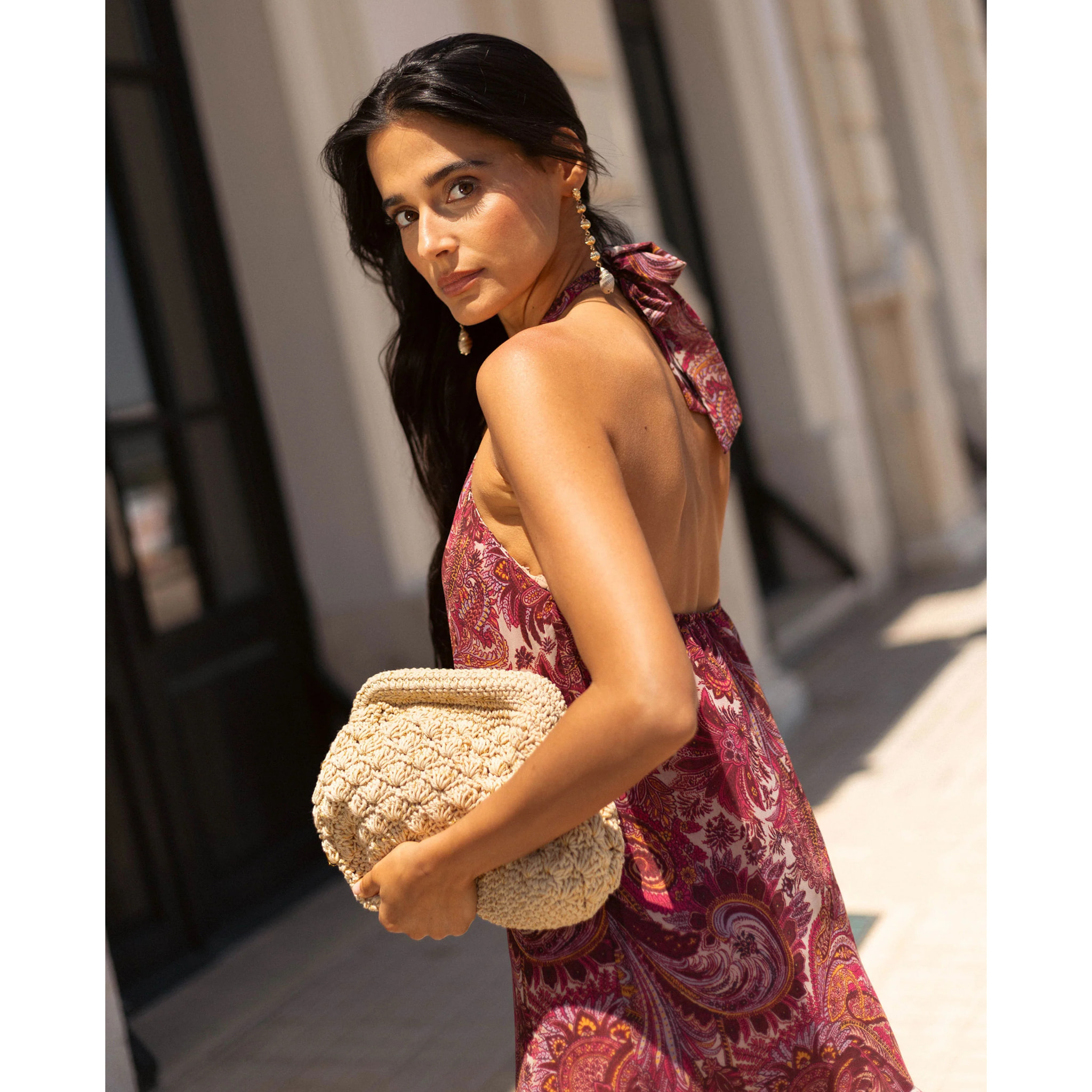 Vestido estampado con lazada al cuello y espalda descubierta