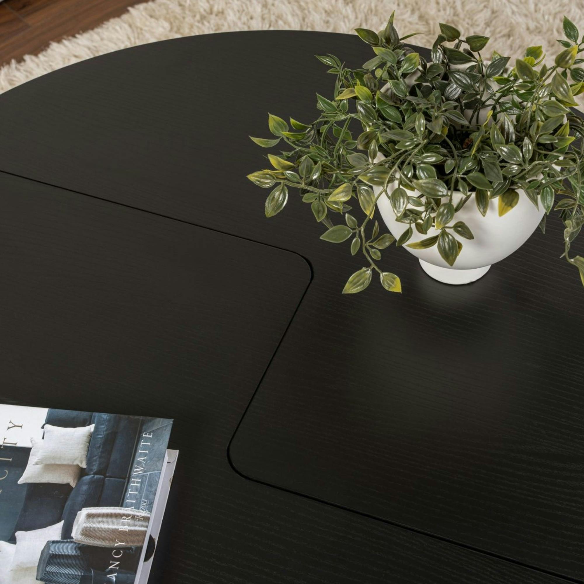 Table basse ronde noire effet bois - design puzzle MARFA