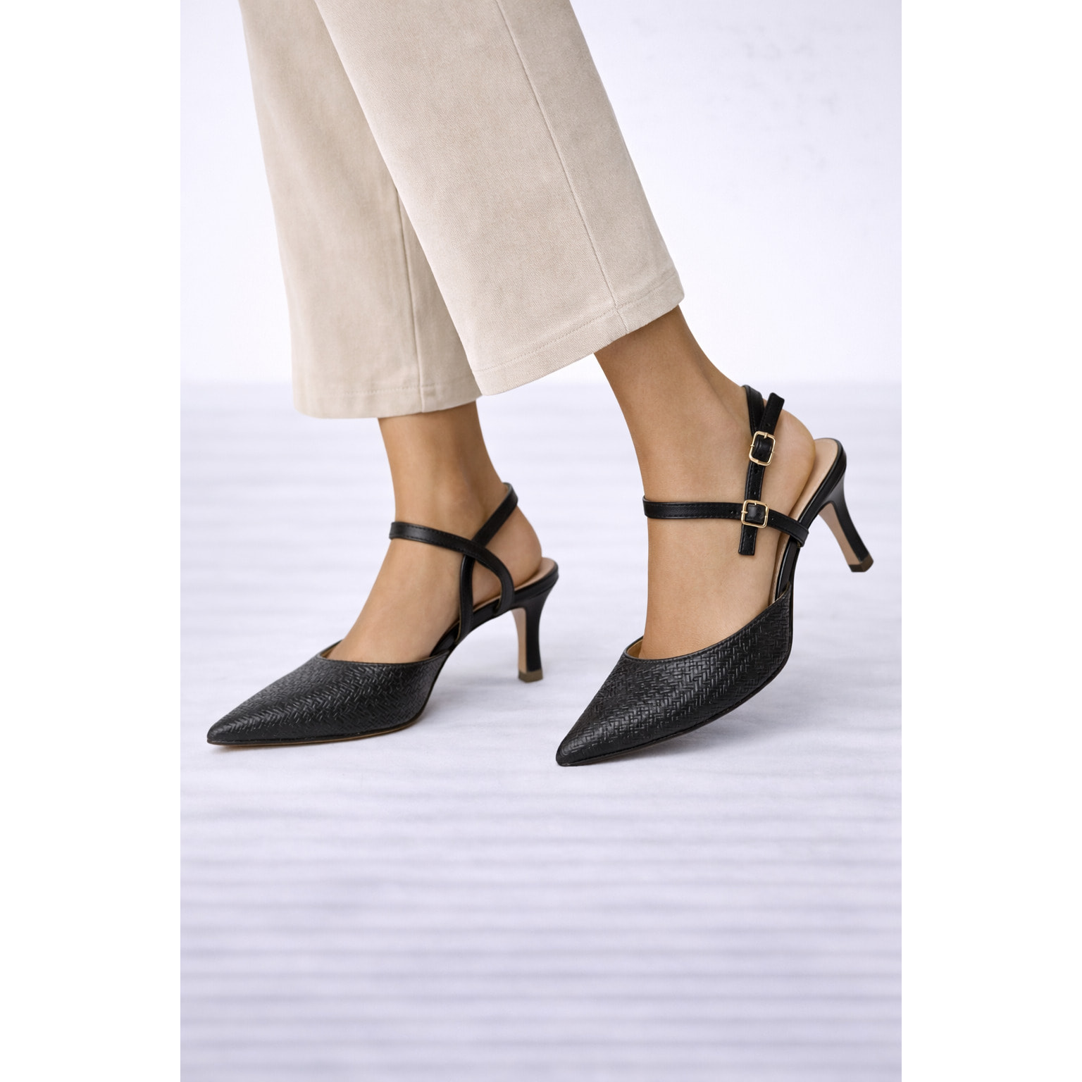 Decolletè con cinturino regolabile - tacco 8,5 cm