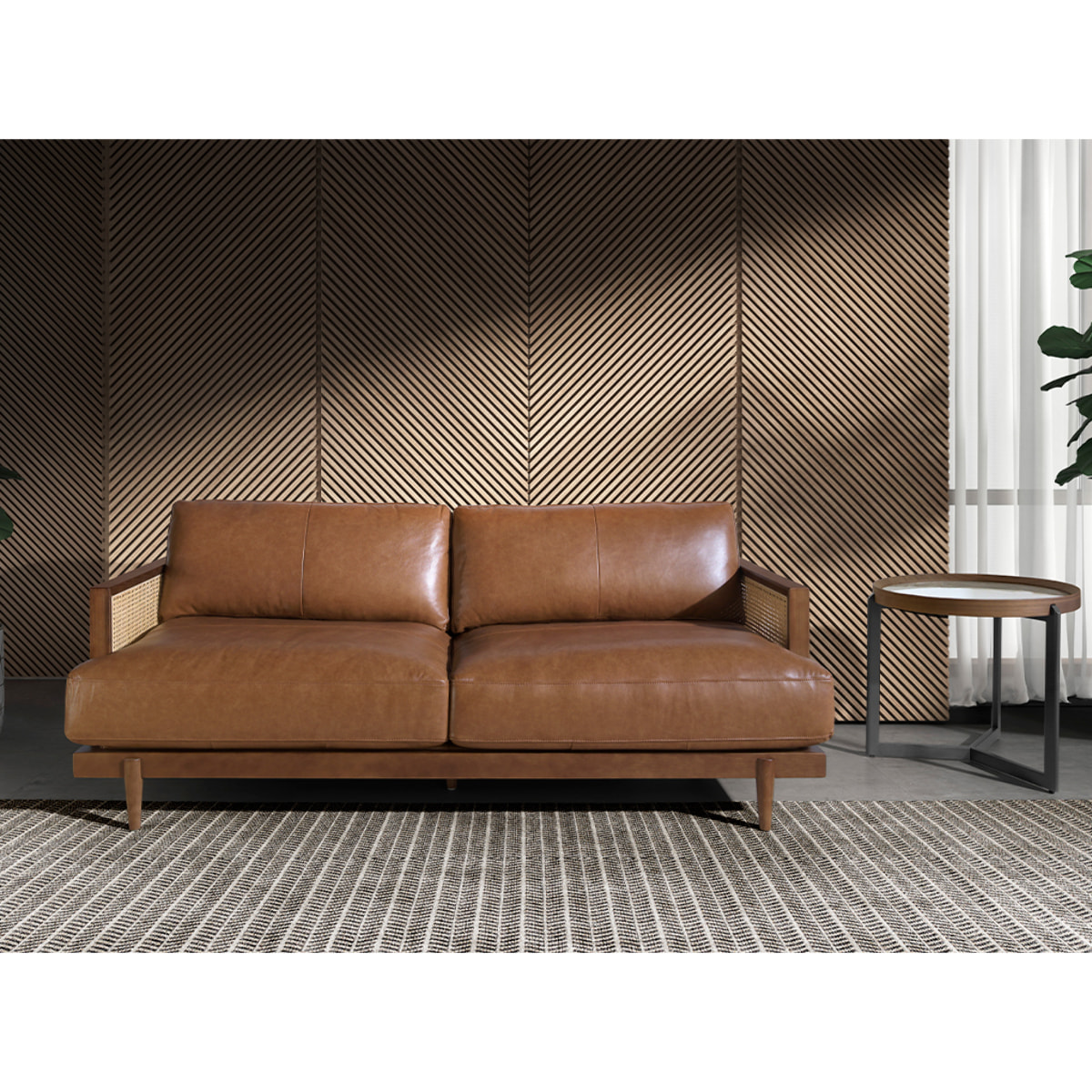 Sofá Angel Cerdá de 3 plazas tapizado en piel de origen vacuno en marrón patas de madera en nogal 205x96x83cm