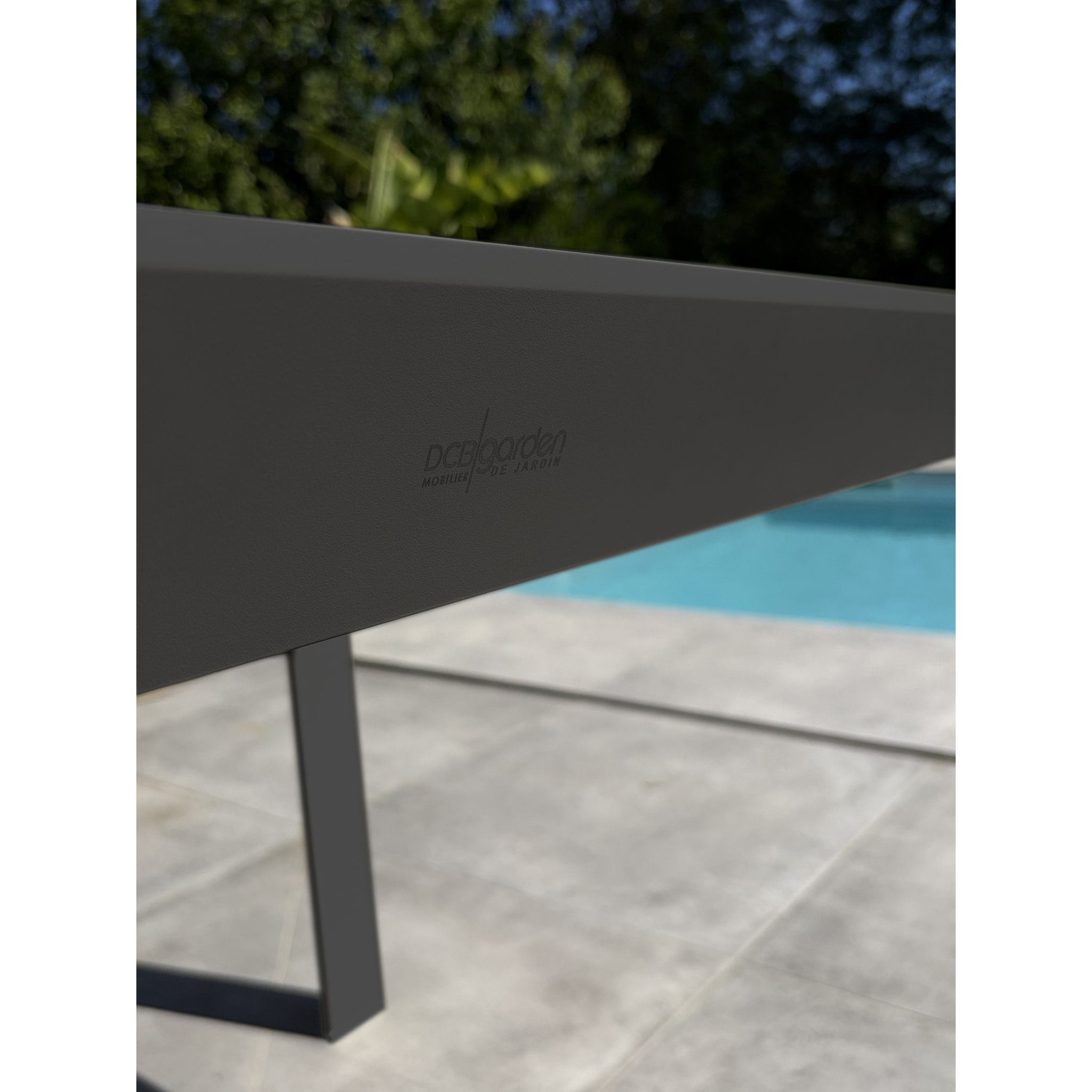 TONGA - Table de jardin 4 places en alu plateau polywood aspect bois