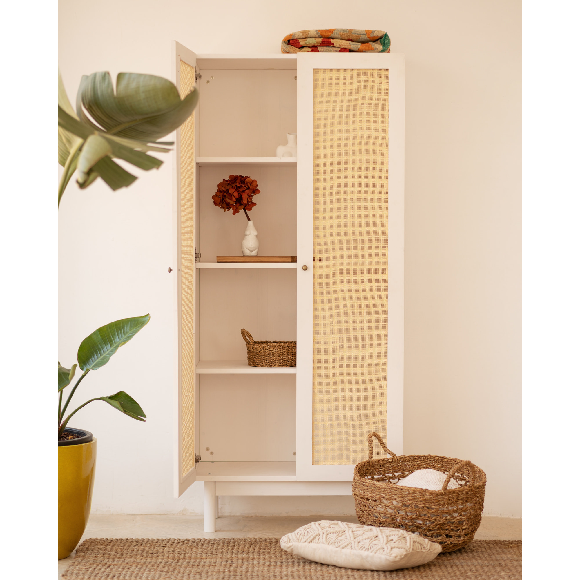 Armoire medulla en bois massif et rotin blanc 180x80cm Hauteur: 180 Longueur: 80 Largeur: 40