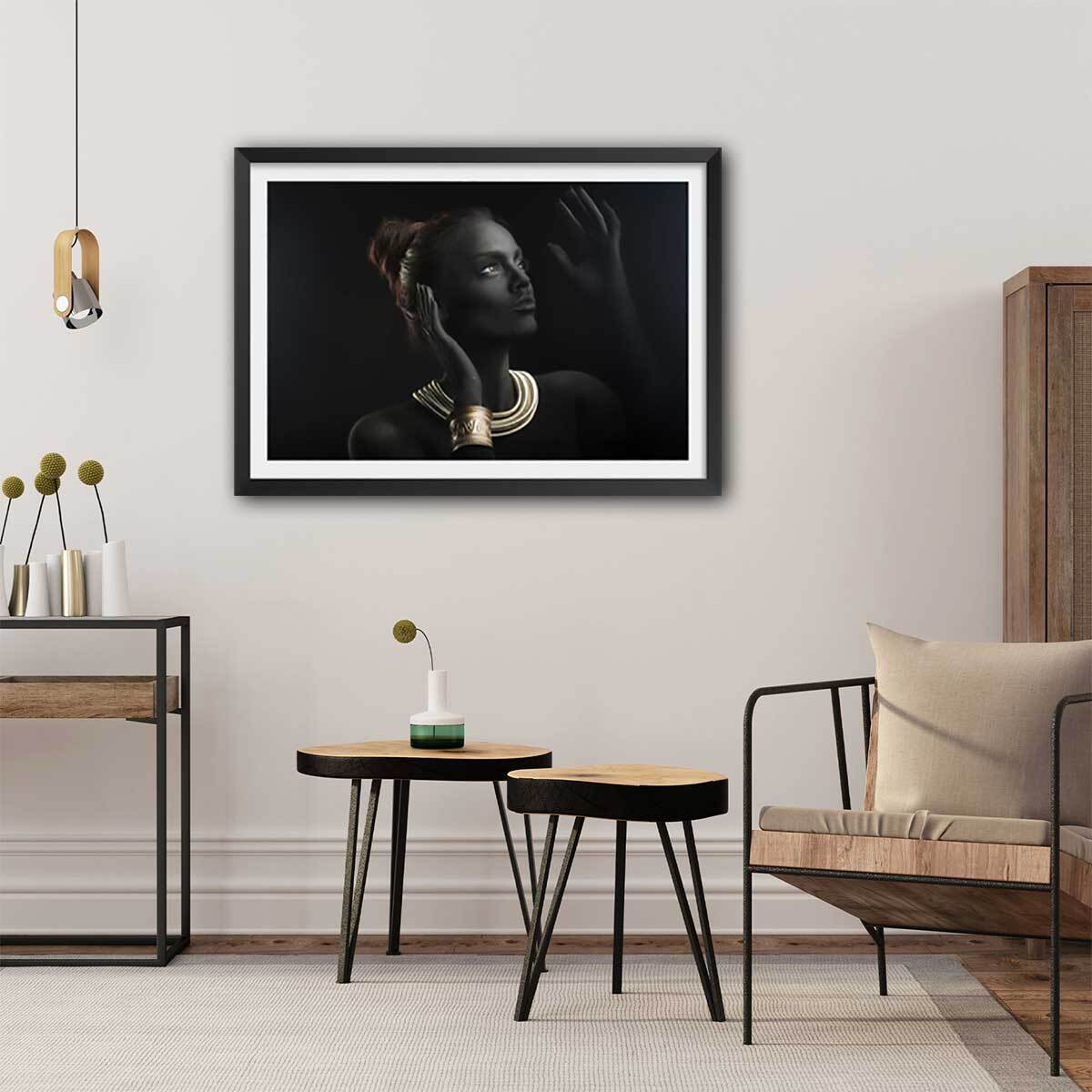 Affiche photo d'art sofia Affiche + cadre en bois - Noir