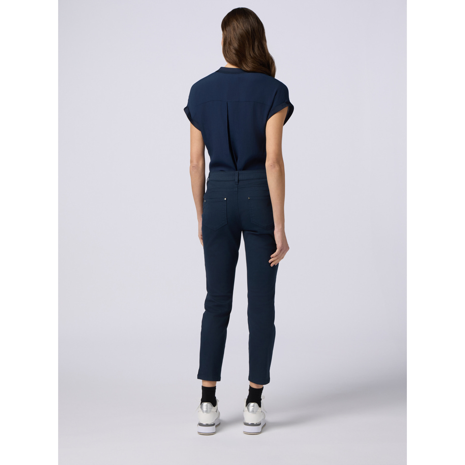 Oltre - Pantaloni skinny in cotone e tencel con bottone gioiello - Blu