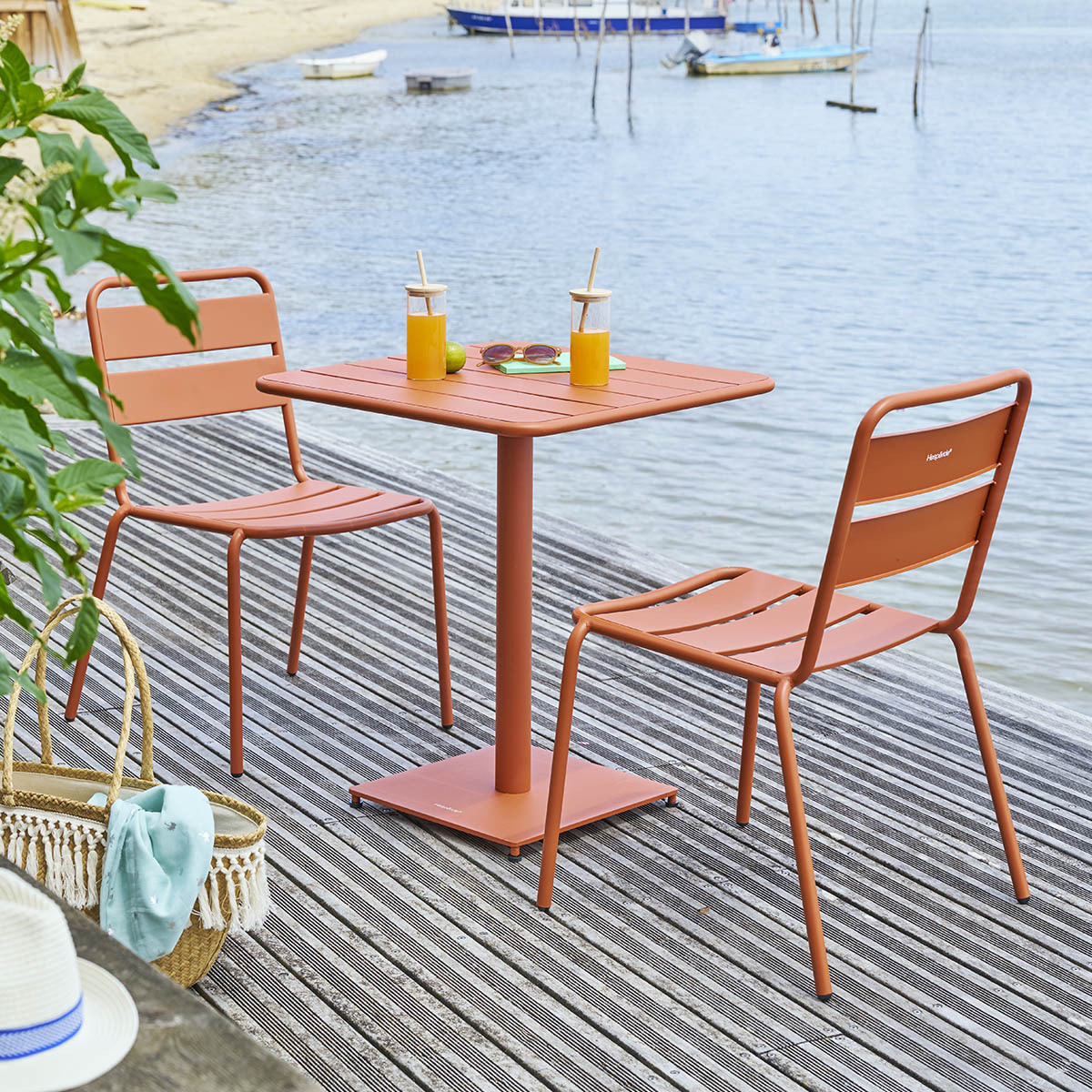 Table de jardin carrée "Phuket" ambre en acier traité en époxy