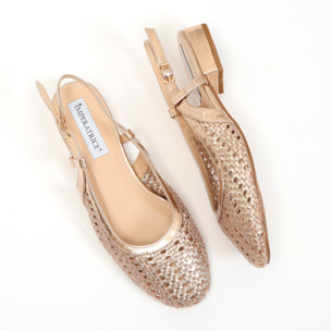 Ballerine slingback in simil pelle con tomaia bucherellata