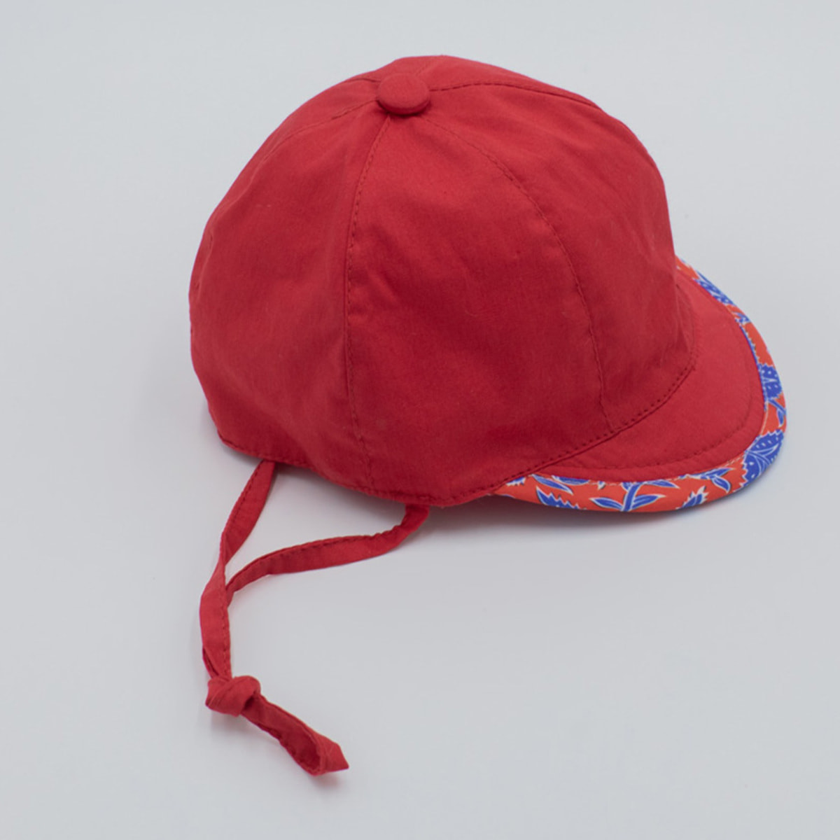 GORRA ROJA PAISLEY