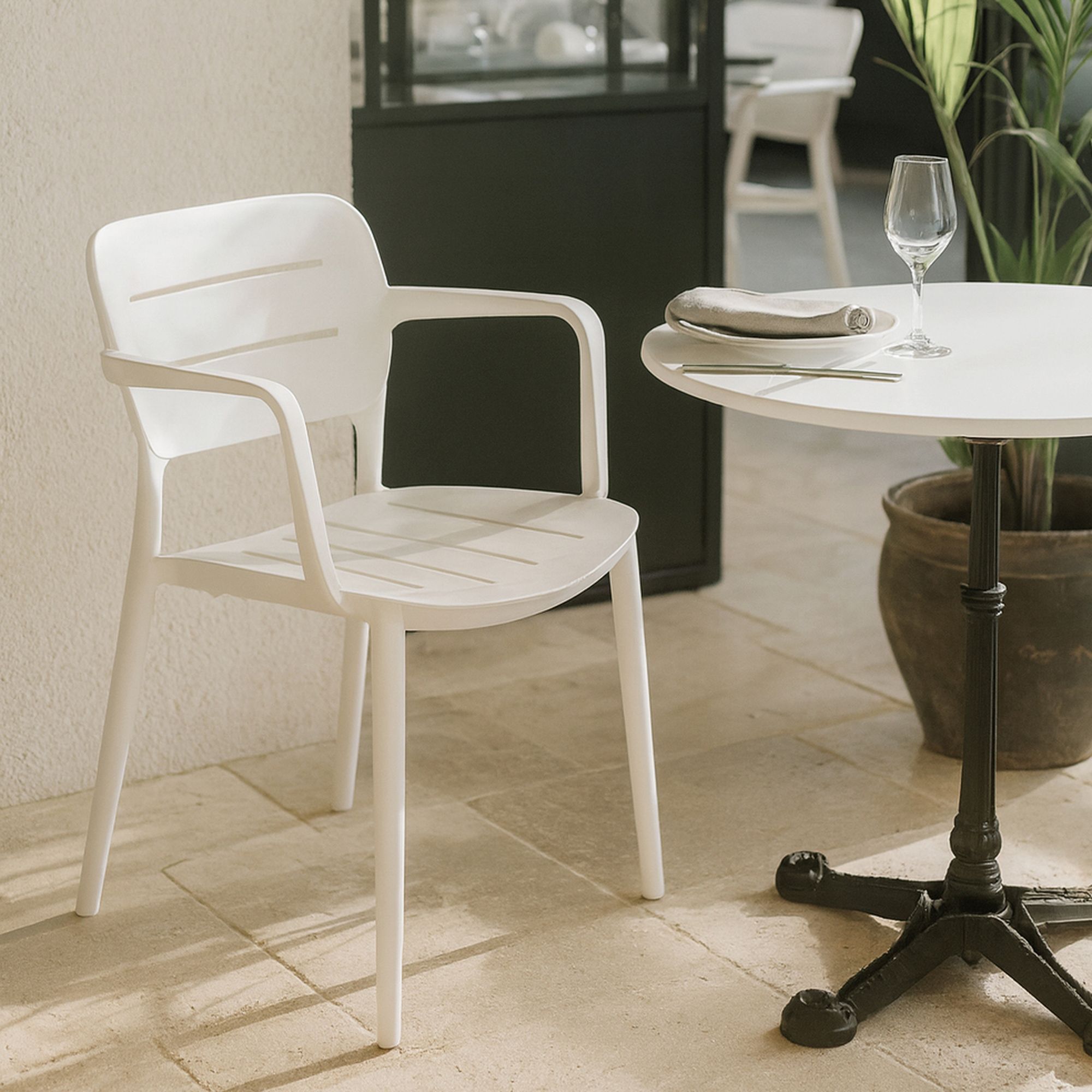 Lot de 4 fauteuils de table blanc en polypropylène SUNSET