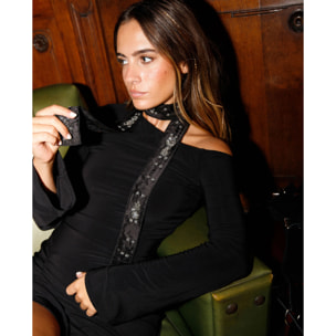 Vestido corto de manga larga con fruncido delantero.