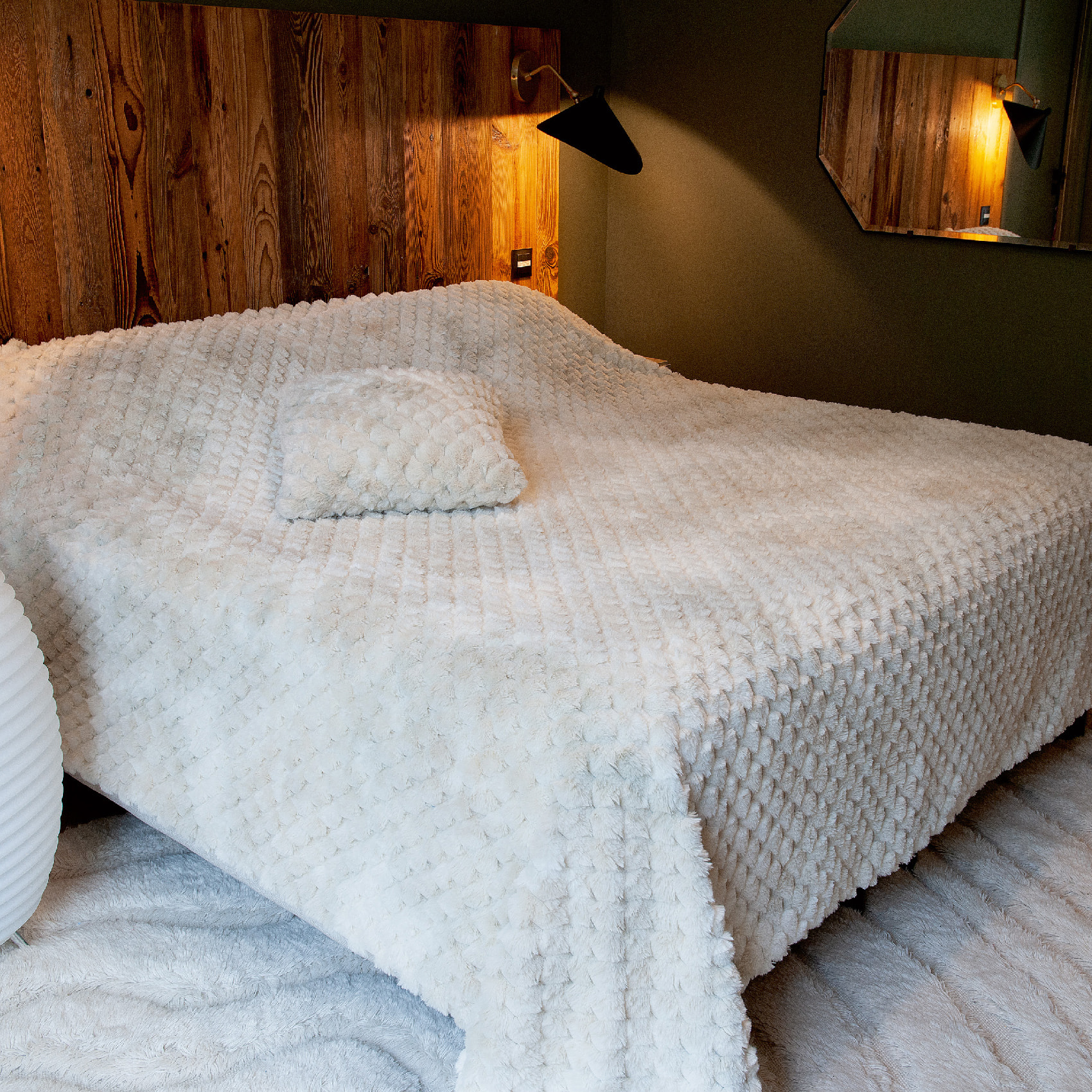 Plaid ou jeté de lit Imitation fourrure relief losange - Blanc