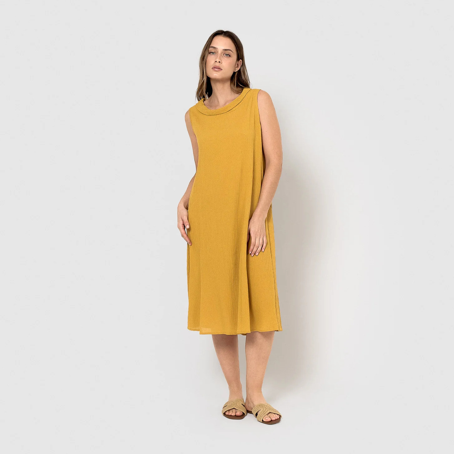 Vestido midi cuello drapeado algodón lino ocre
