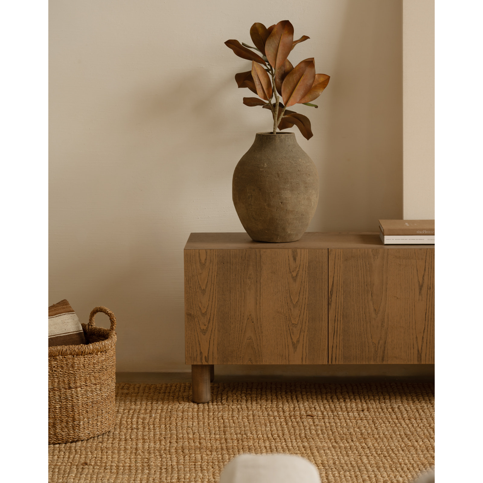 Mueble TV de chapa de madera de fresno natural en tono avellana en varias medidas