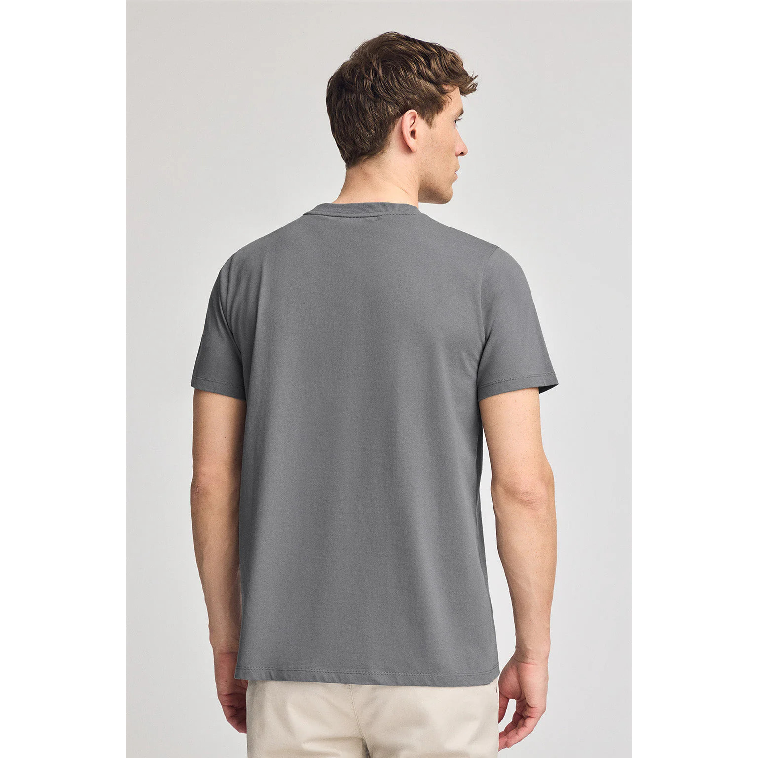 Camiseta gris asfalto de cuello redondo y Big Rigby Go engomado