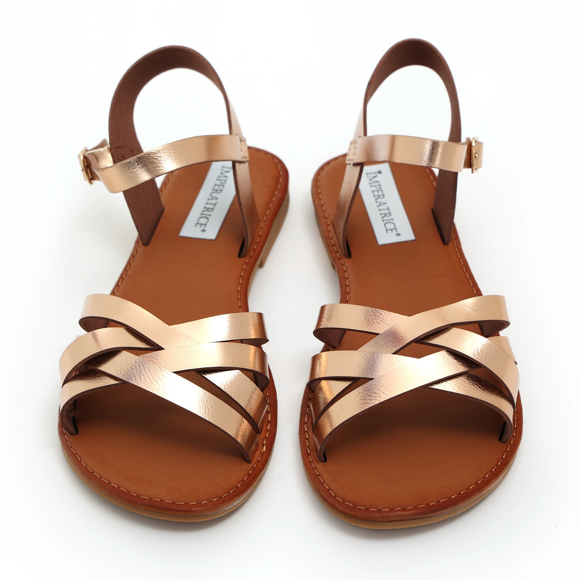 Sandali bassi in simil pelle con fasce incrociate