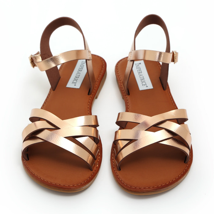 Sandali bassi in simil pelle con fasce incrociate