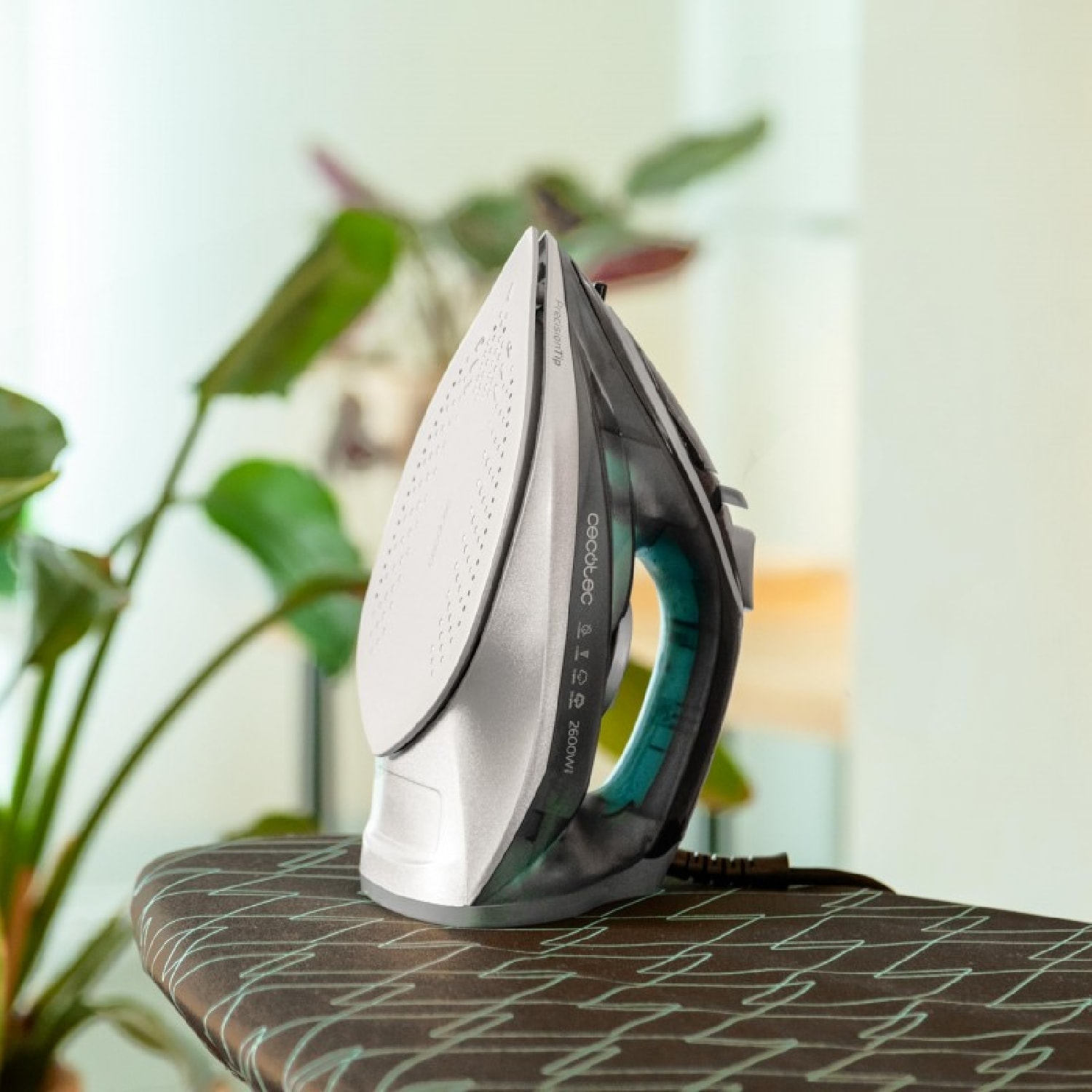 Cecotec Fer à repasser IronHero 2600 Vital