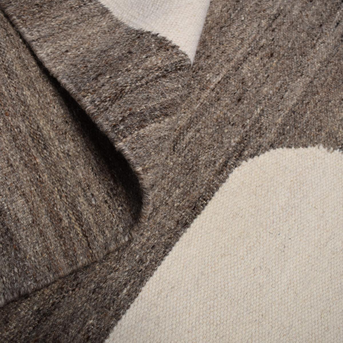 Tapis kilim Reversible Meco tissé à la main en laine beige et marron Motif simple