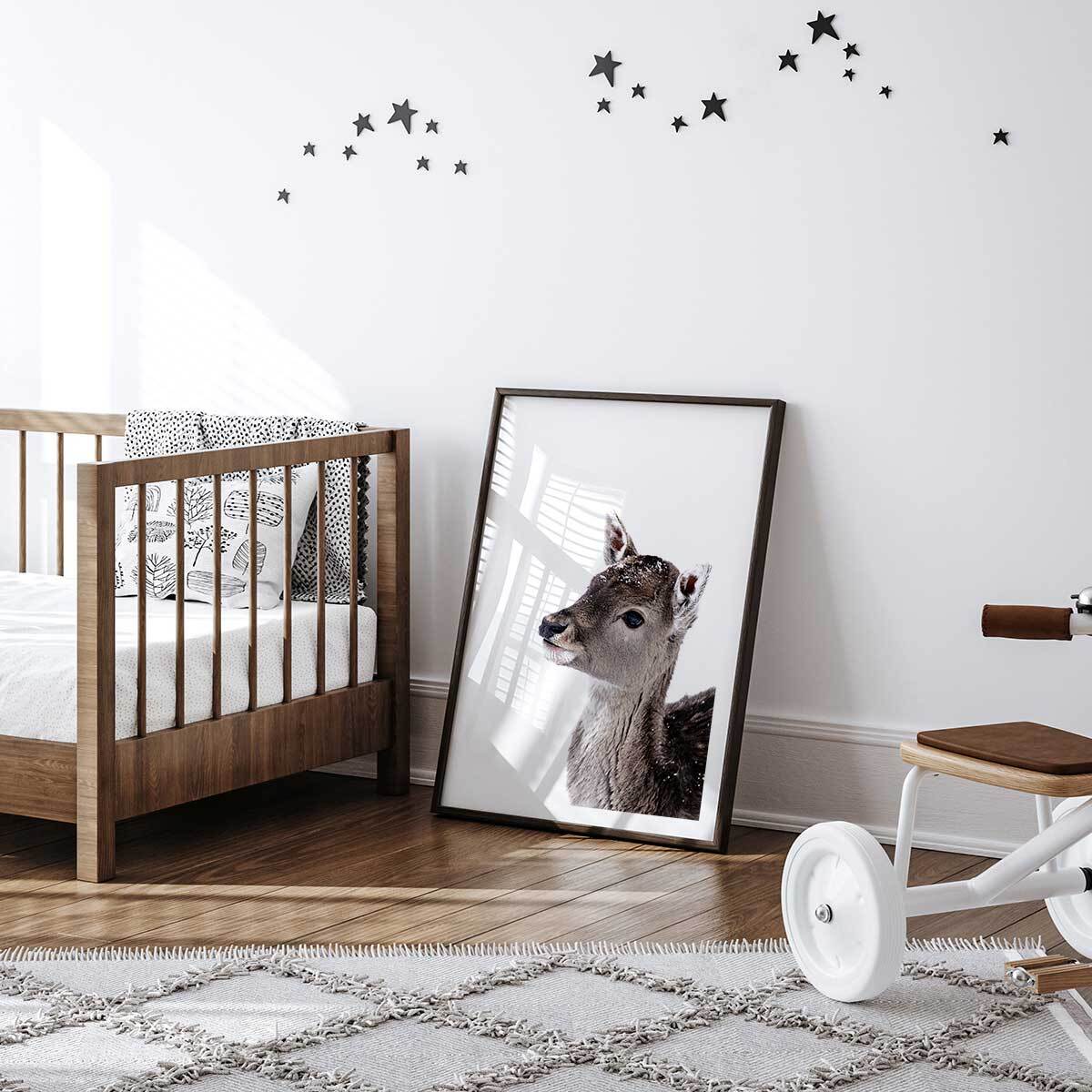 Affiche enfant faon sous la neige  Affiche sous cadre noir