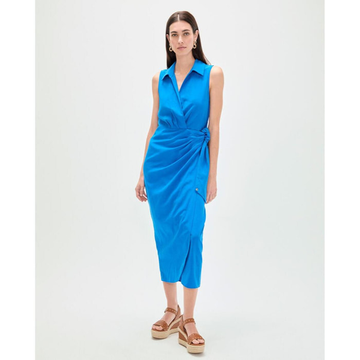 Abito in lino con colletto a camicia e nodo laterale