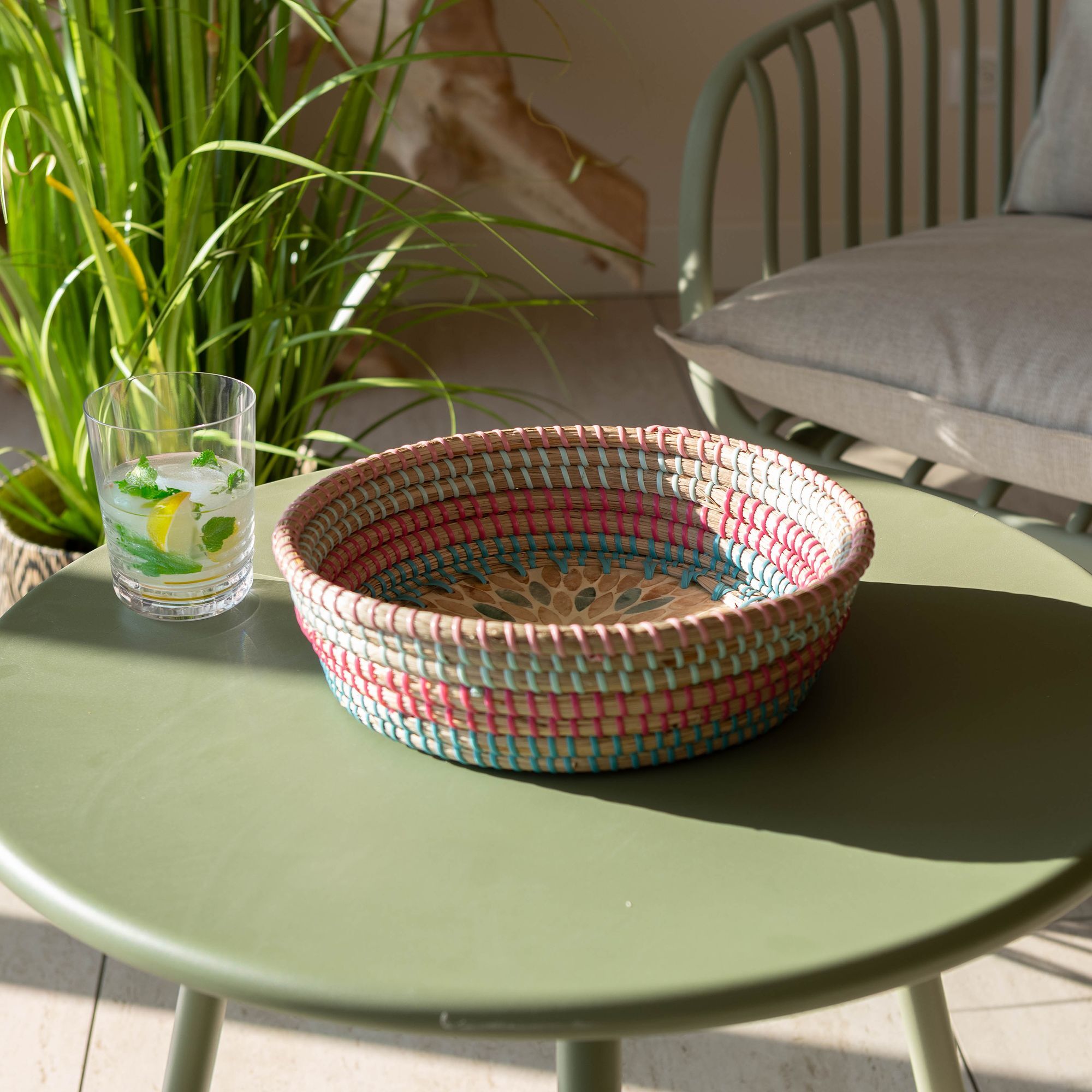 Plateau rond en jonc de mer et coquillages 30cm PAROS