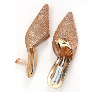 Sandali in simil pelle con tacco a rocchetto e tomaia gioiello