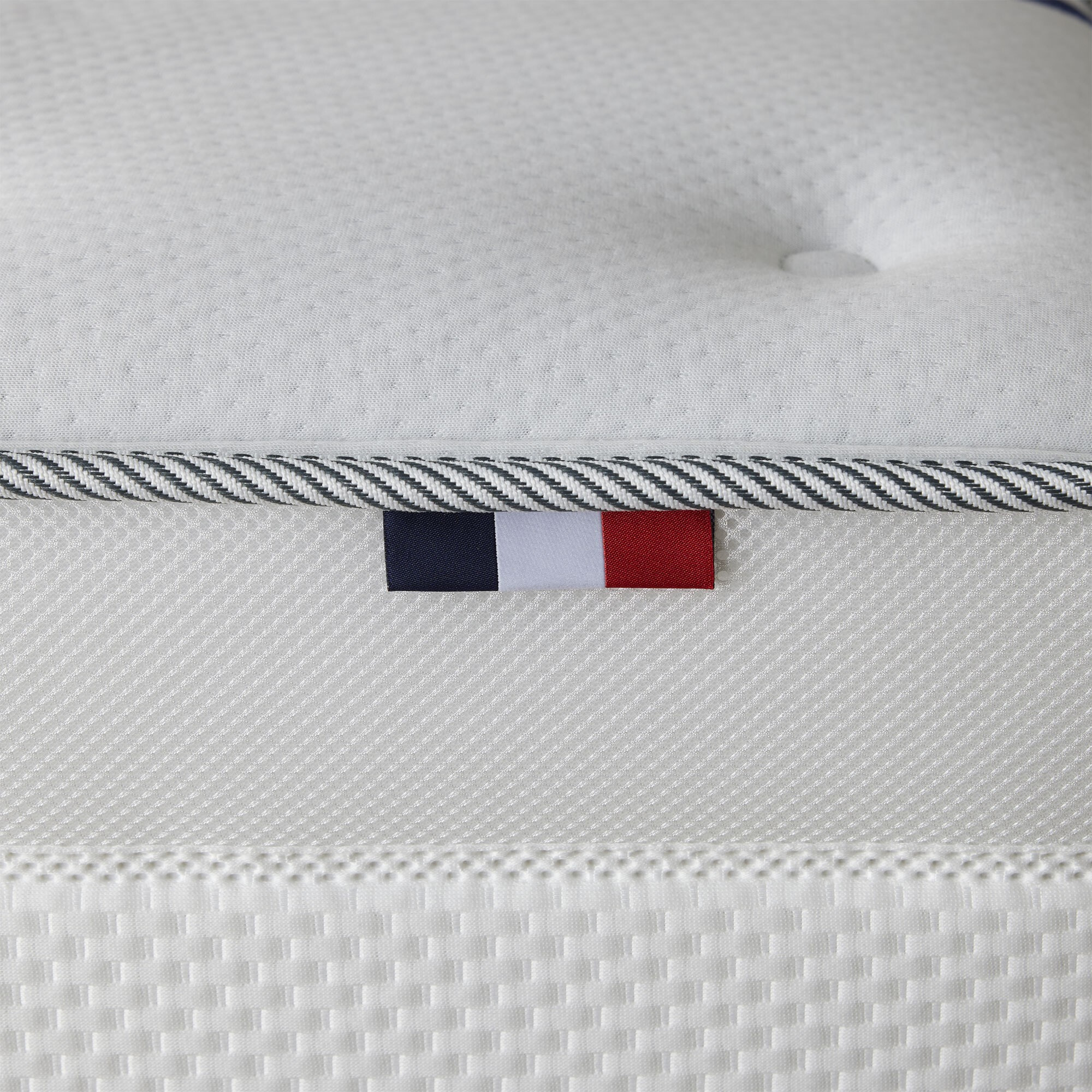 Matelas mousse NUVIA 21 cm Hyper Soft ActiveCell 4 cm Fabrication française