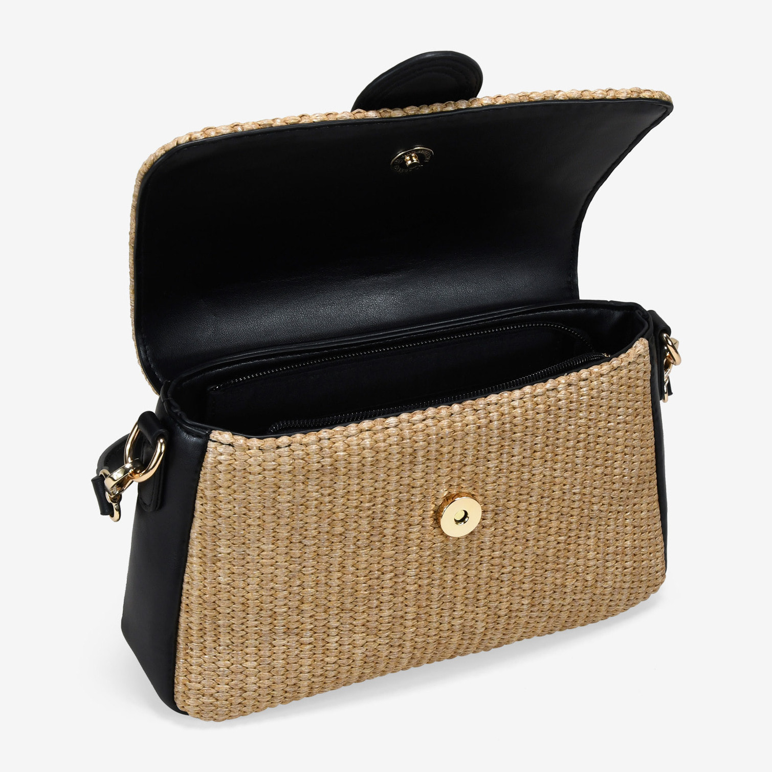 Bolso de hombro negro en rafia con solapa