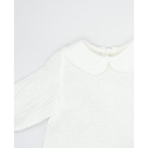 Blusa cuellos redondo con volantito blanco
