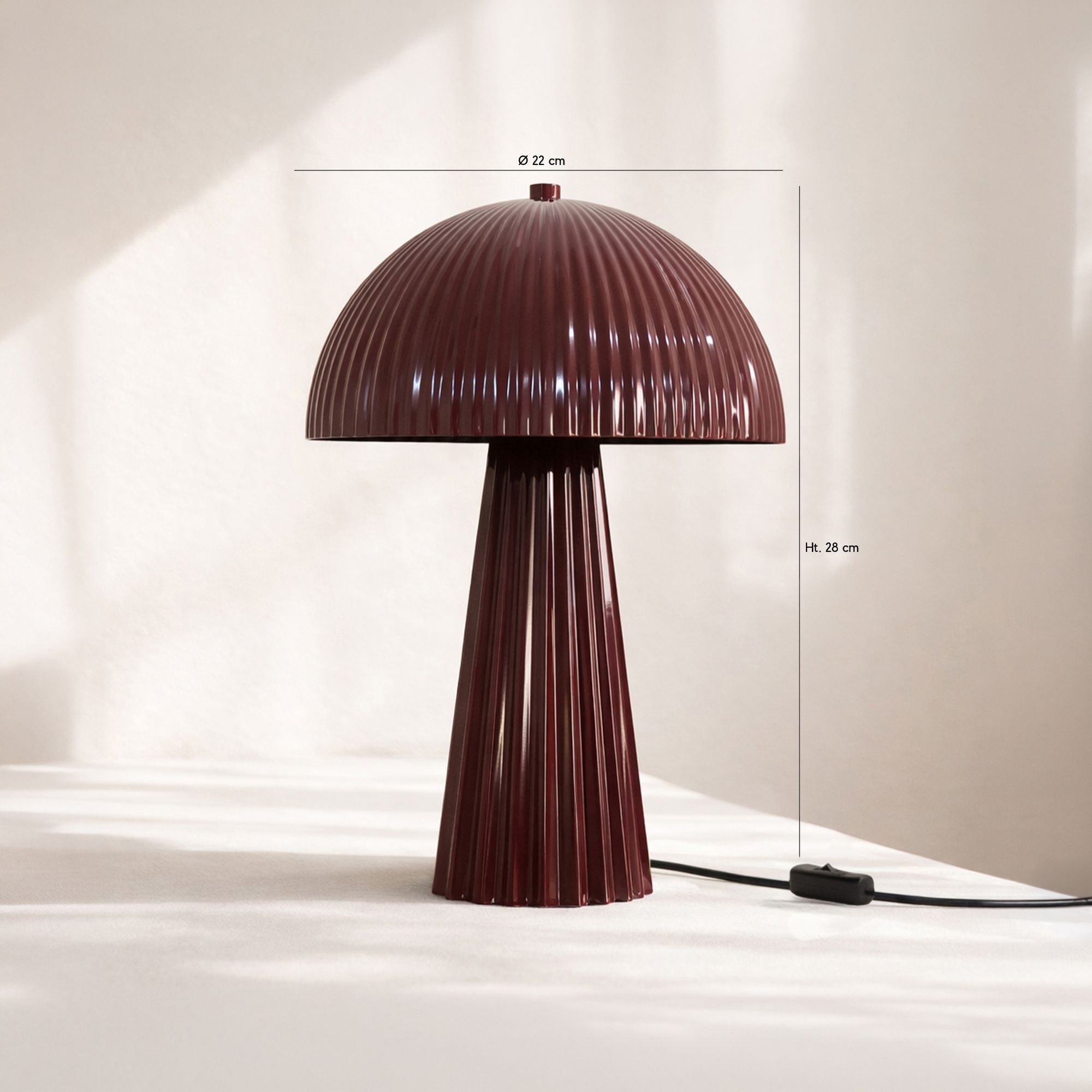 Lampe en métal strié bordeaux THALIA
