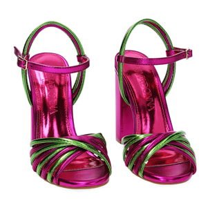 Sandalias con tacón fucsia en laminado
