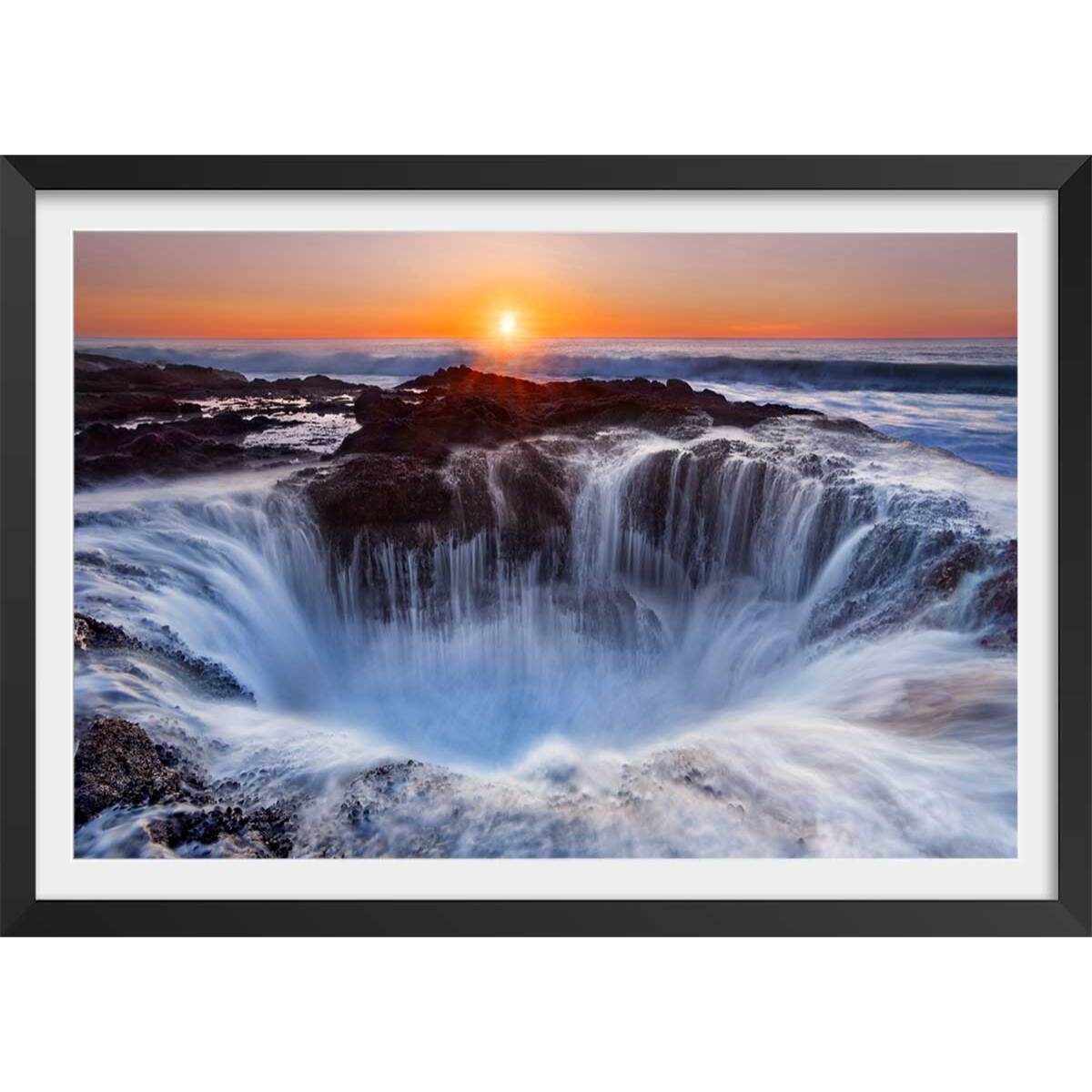 Affiche Le puit de Thor en Oregon Affiche + cadre en bois - Noir