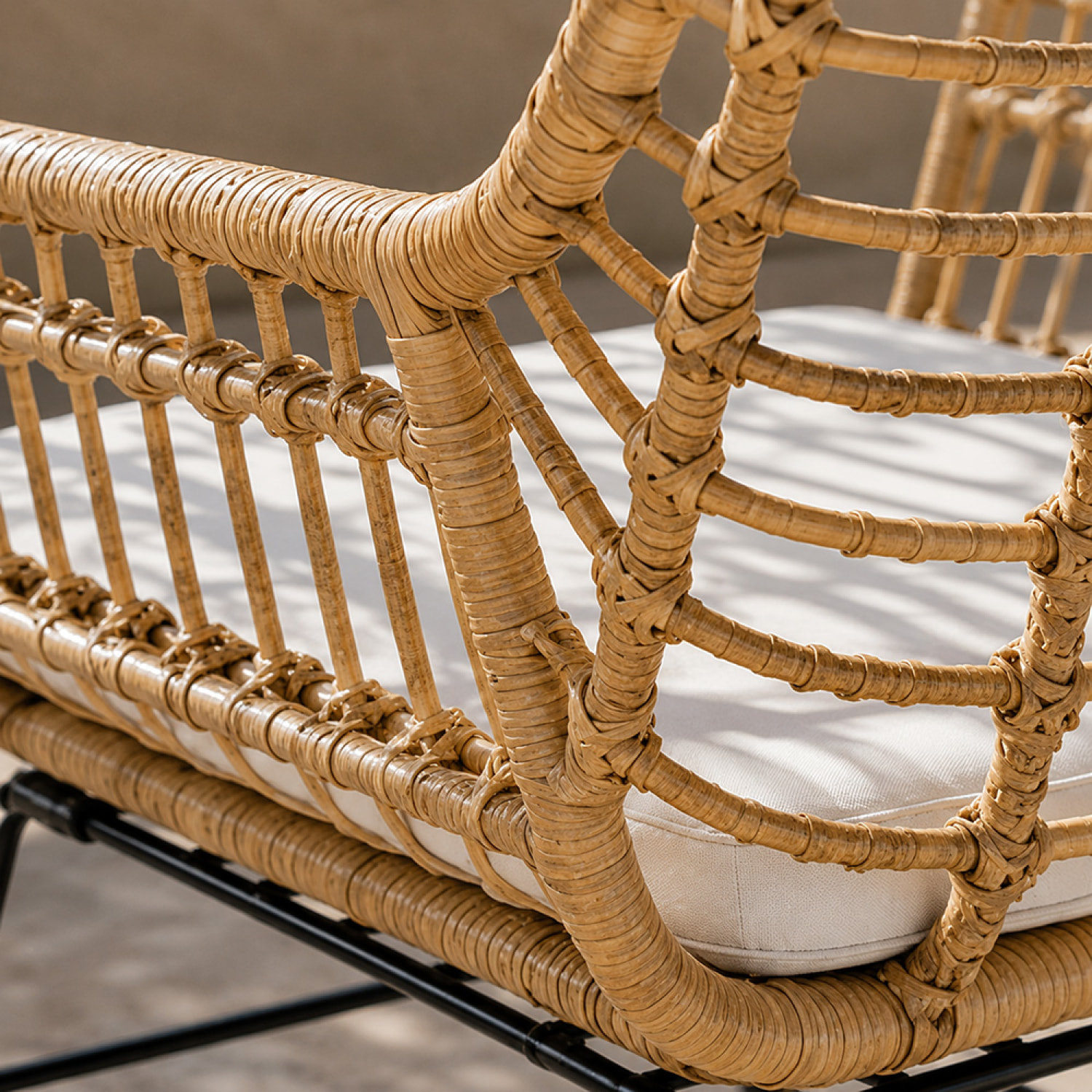 Ensemble de jardin 2 fauteuils et table basse effet rotin naturel LUGO
