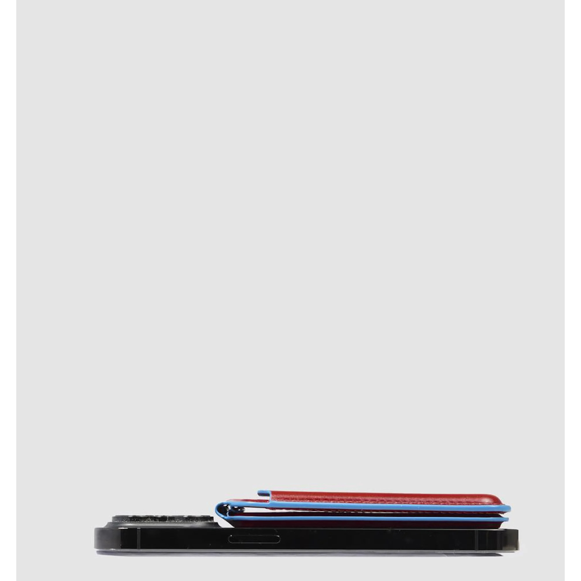 Piquadro MagSafe charger with locatable credit card holder