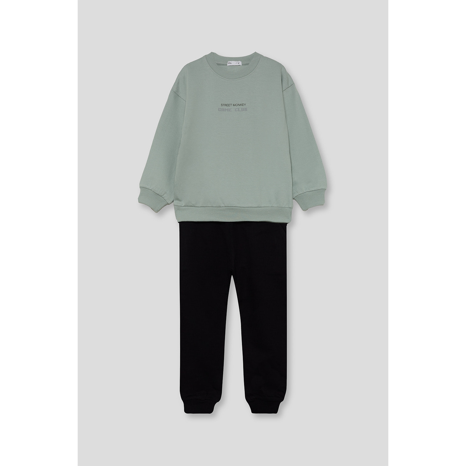 Conjunto niño sudadera verde claro y pantalón jogger negro, texto Street Monkey Game Club | Color: Verde claro | Street Monkey