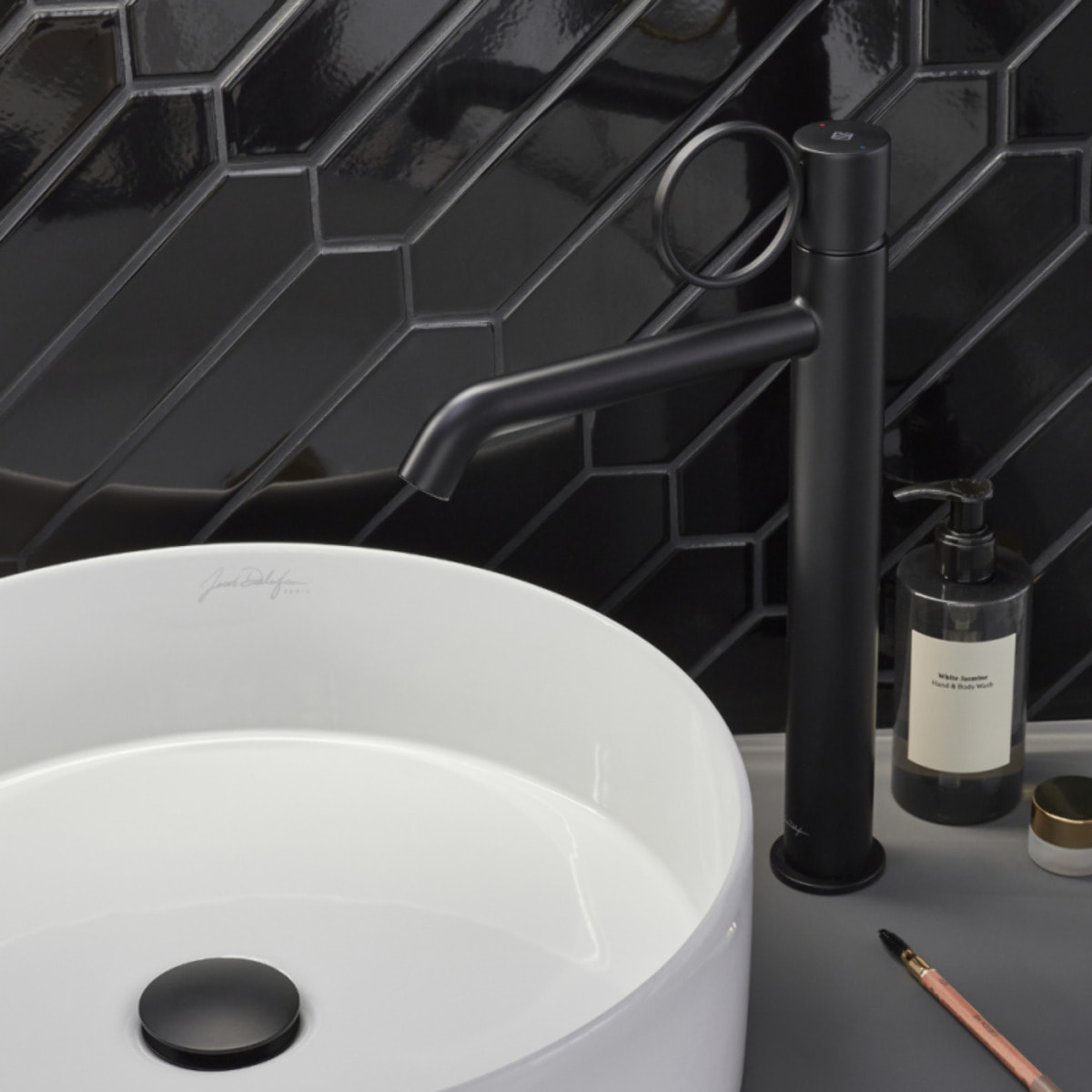 Mitigeur lavabo haut Vivienne noir mat avec bague noire mate
