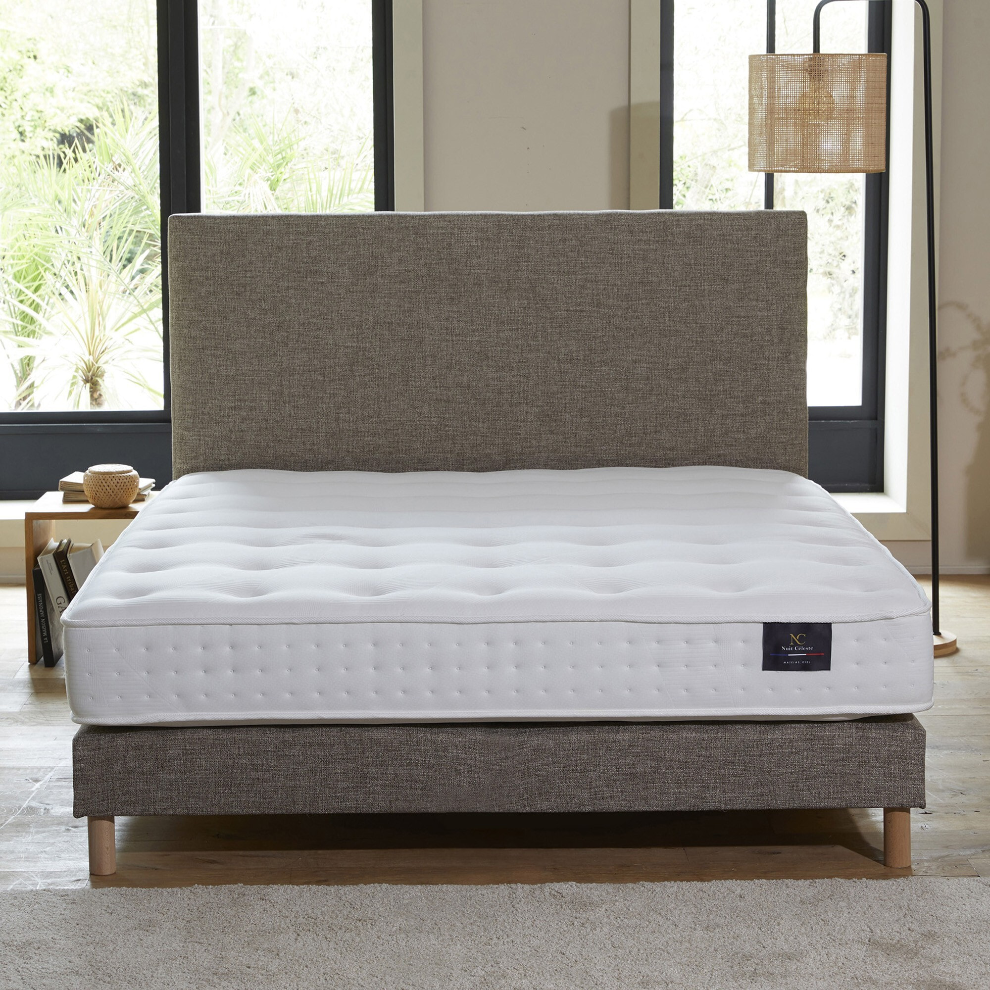 Sommier confort durable SYMBIOSE avec tête de lit lisse élégante