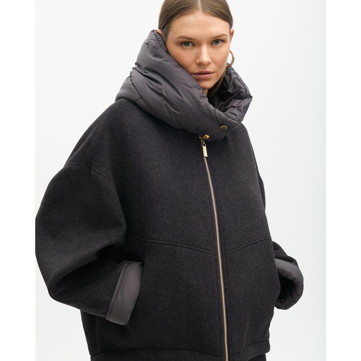 Cappotto Corto Bimateriale con Cappuccio