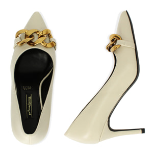 Zapato de tacón crema, tacón 8 cm.